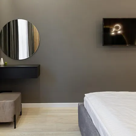 Royal On Voloshyna 2 *