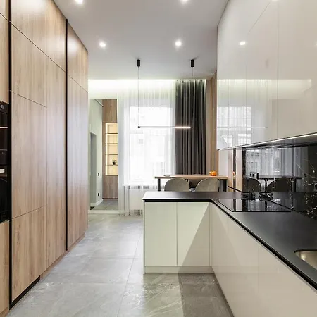 Royal On Voloshyna 2 *