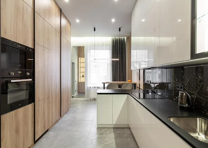 Royal On Voloshyna 2 *