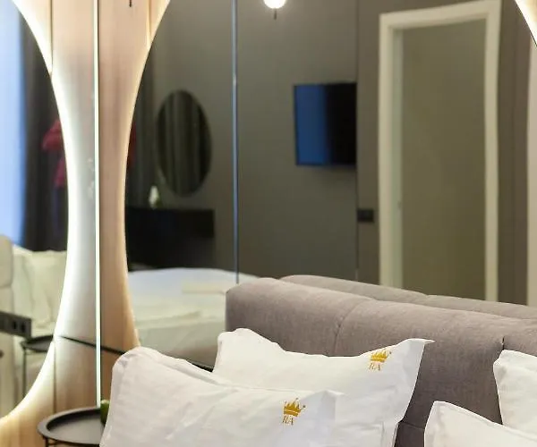 Royal On Voloshyna 2